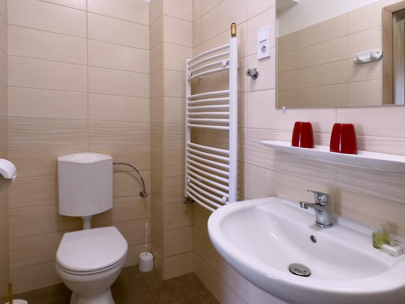 Double Room with Extra Bed image 4