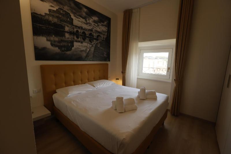 Double or Twin Room with City View image 3