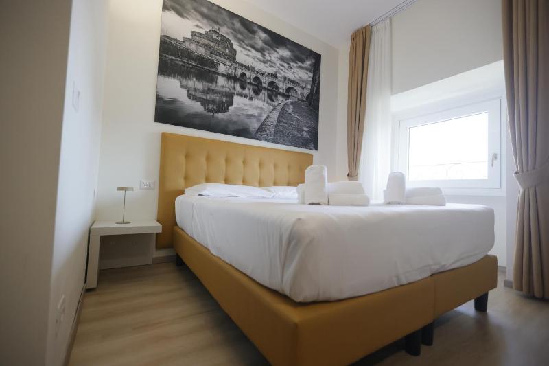 Double or Twin Room with City View image 4