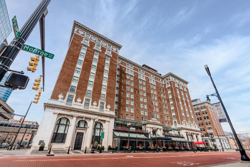 Plaza Luxury Suite image 2