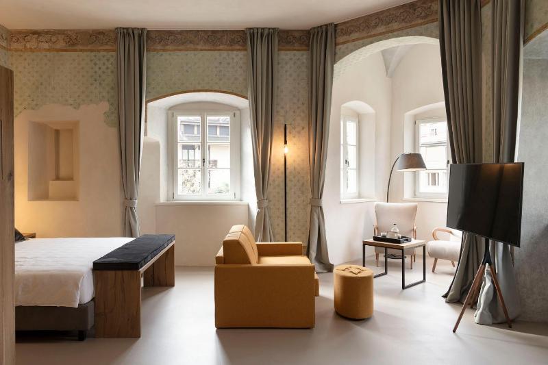 Deluxe Junior Suite image 3