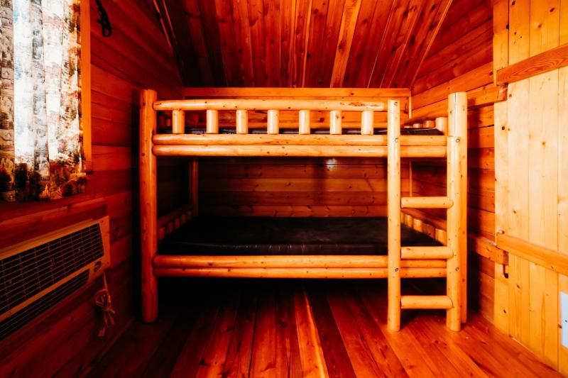 Rustic Cabin - 2 Room image 2