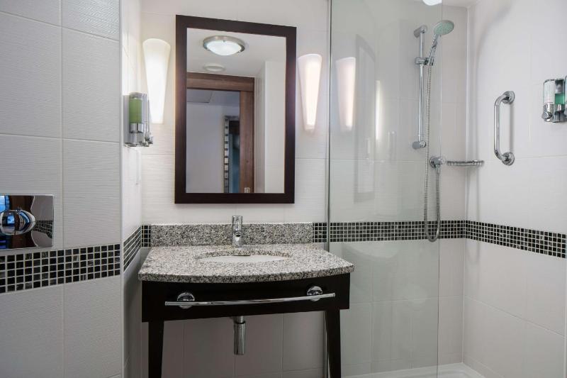 Queen Room image 3