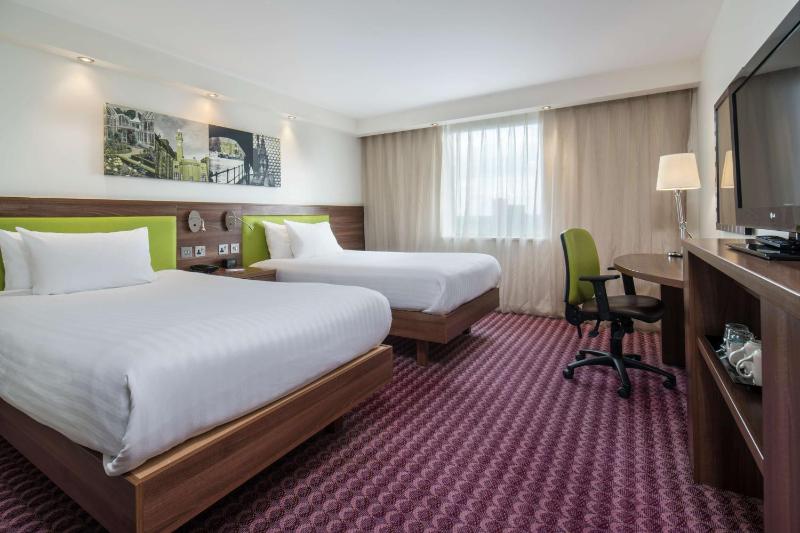 Twin Room image 2