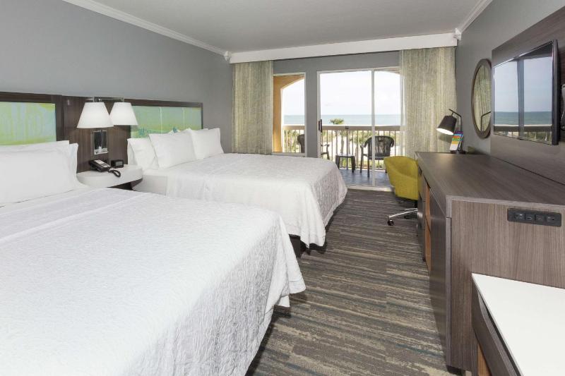 Queen Room with Two Queen Beds image 3