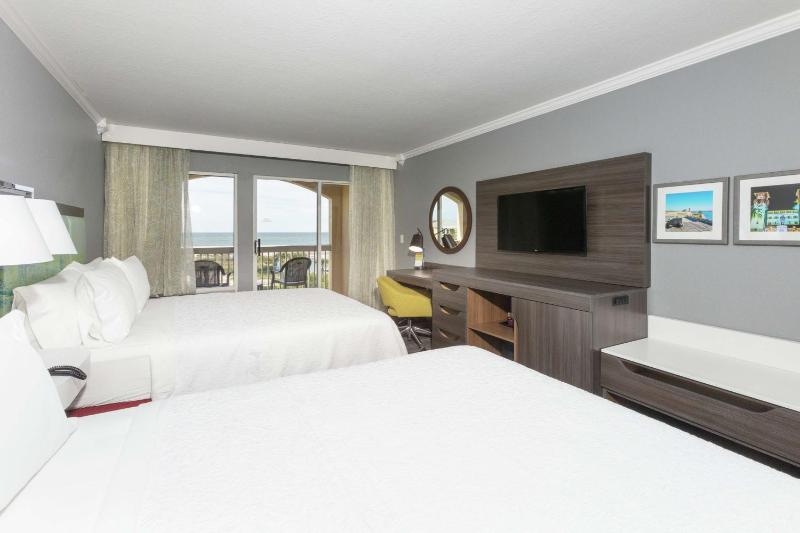 Queen Room with Two Queen Beds image 2
