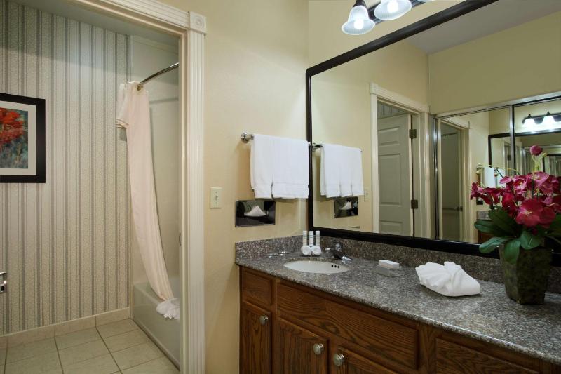 One-Bedroom King Suite - Non-Smoking image 2