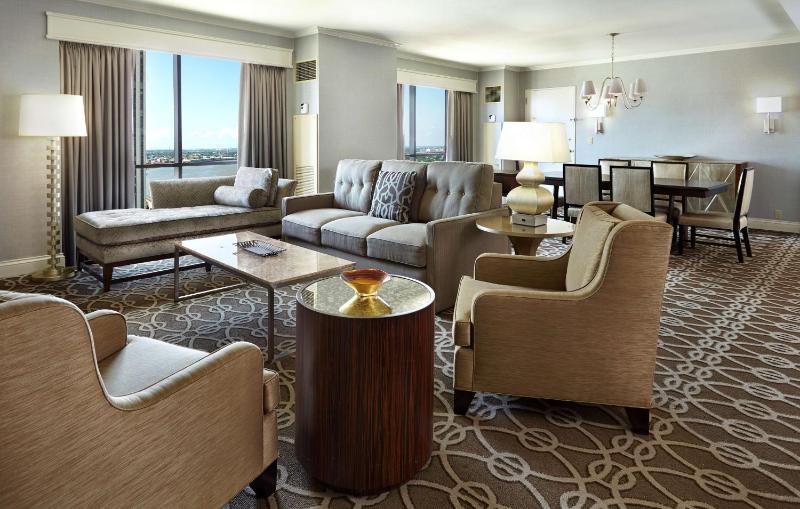 Hilton New Orleans Riverside - image 3