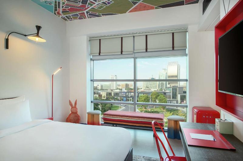 King Room with View image 3