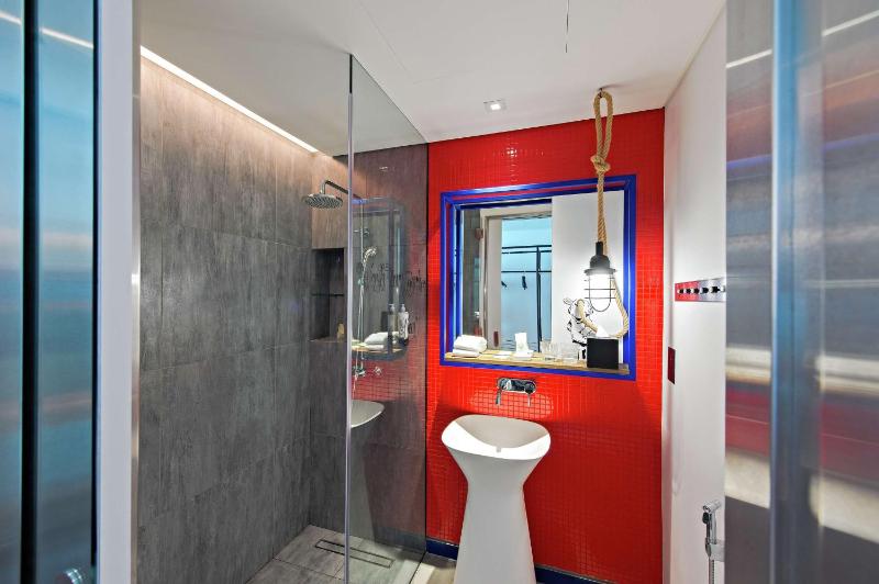 Queen Room - Mobility Access image 3