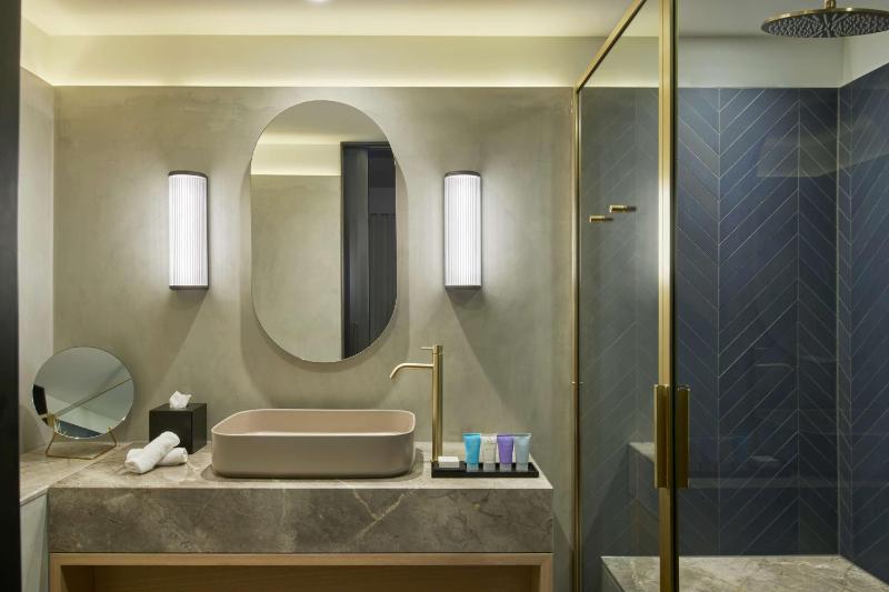 One-Bedroom King Suite image 2