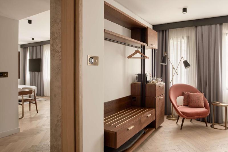 King Junior Suite - Accessible  image 3