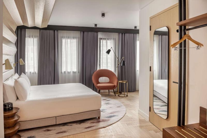 King Room - Mobility Accessible  image 3