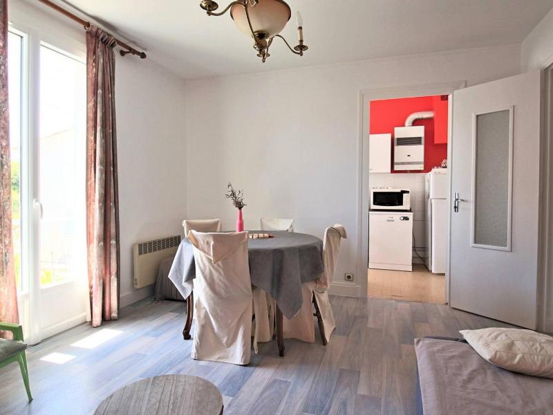 Appartement lumineux pour famille à Royan quartier calme près du marché balcon et parking gratuit - FR-1-738-26 - image 6