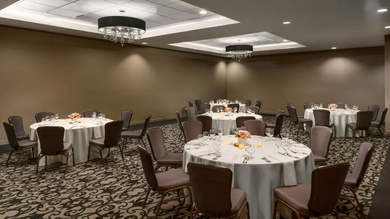 Crowne Plaza Phoenix Airport - PHX By IHG - image 41