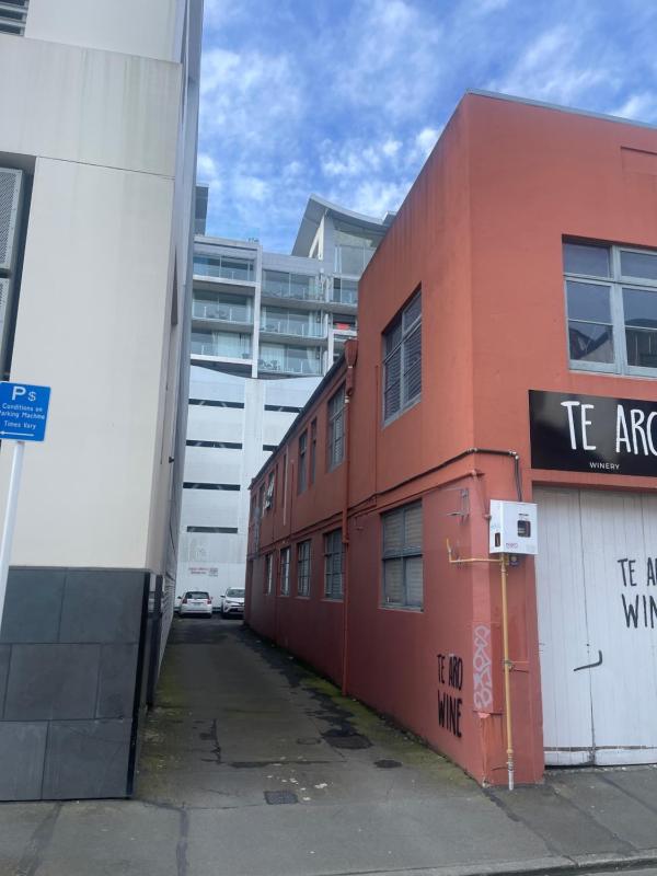 Stylish 2 bedrooms townhouse in central Wellington with a free car park - image 7