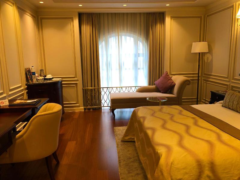 Deluxe Double or Twin Room image 3