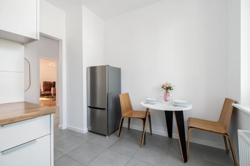 Rycerska Apartments with Parking by Noclegi Renters - image 22