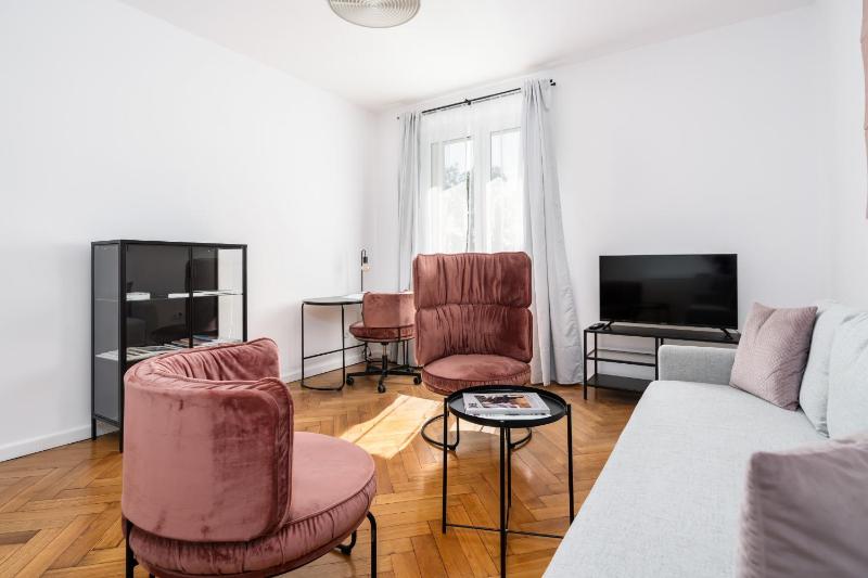 Rycerska Apartments with Parking by Noclegi Renters - image 8
