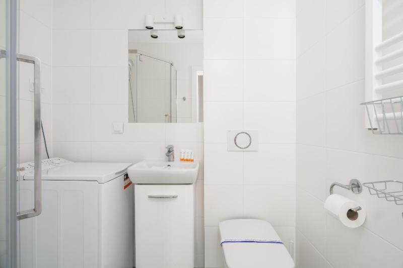 Rycerska Apartments with Parking by Noclegi Renters - image 41