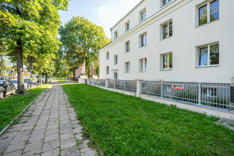 Rycerska Apartments with Parking by Noclegi Renters - image 11