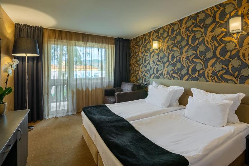 Double Room with Balcony image 1