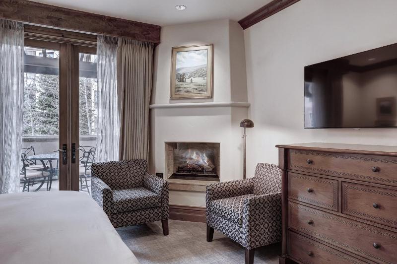 Deluxe King Room image 2