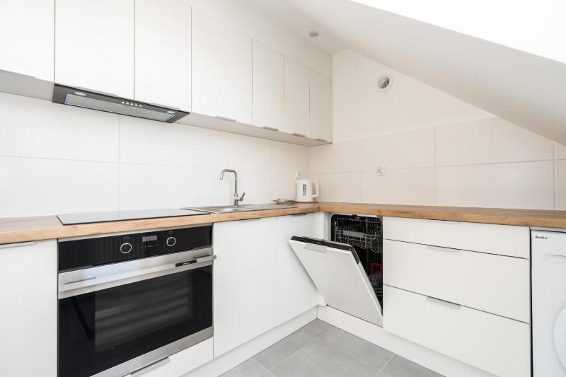 Rycerska Apartments with Parking by Noclegi Renters - image 10