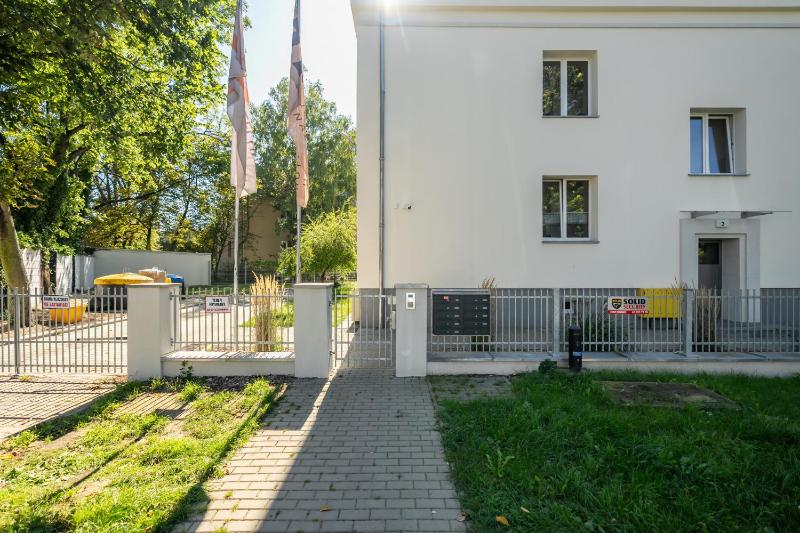 Rycerska Apartments with Parking by Noclegi Renters - image 47