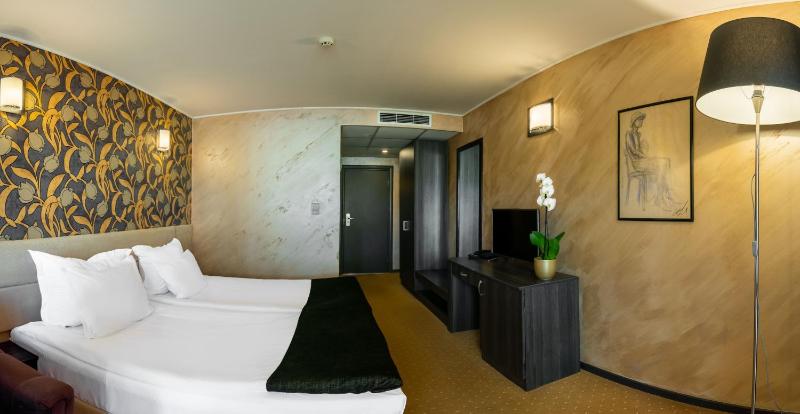 Standard Double Room without Balcony image 3