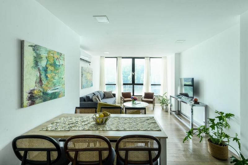 Modern & Bright 3BR Apt with Shelter by Sea N' Rent - image 16