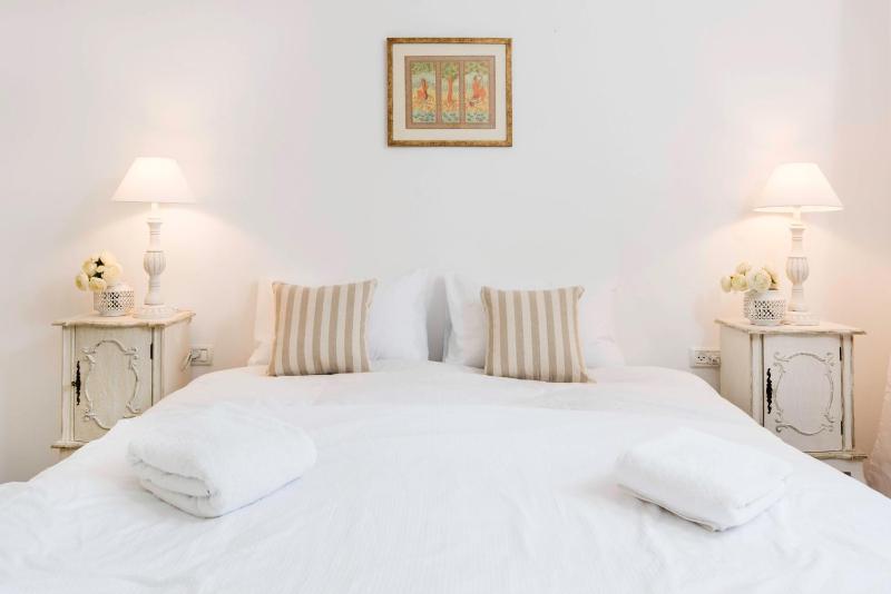 Modern & Bright 3BR Apt with Shelter by Sea N' Rent - image 15