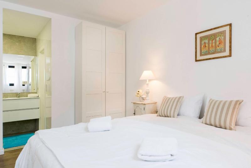 Modern & Bright 3BR Apt with Shelter by Sea N' Rent - image 13