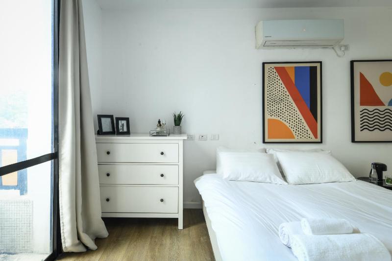 Modern & Bright 3BR Apt with Shelter by Sea N' Rent - image 11