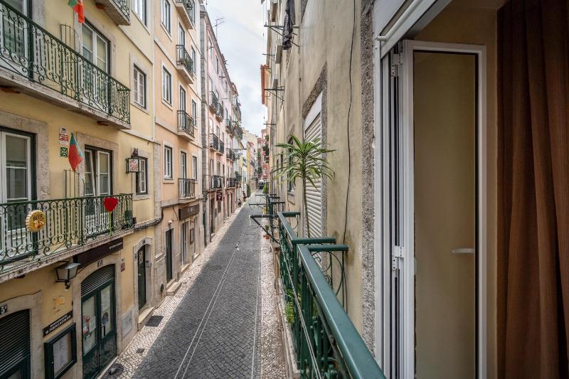Cozy 1-bedroom Apt - Historic location by Lisbeyond - image 2
