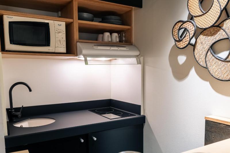 One-Bedroom Apartment image 4