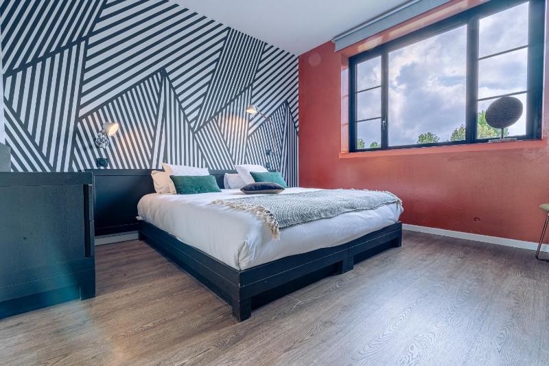 One-Bedroom Apartment image 1