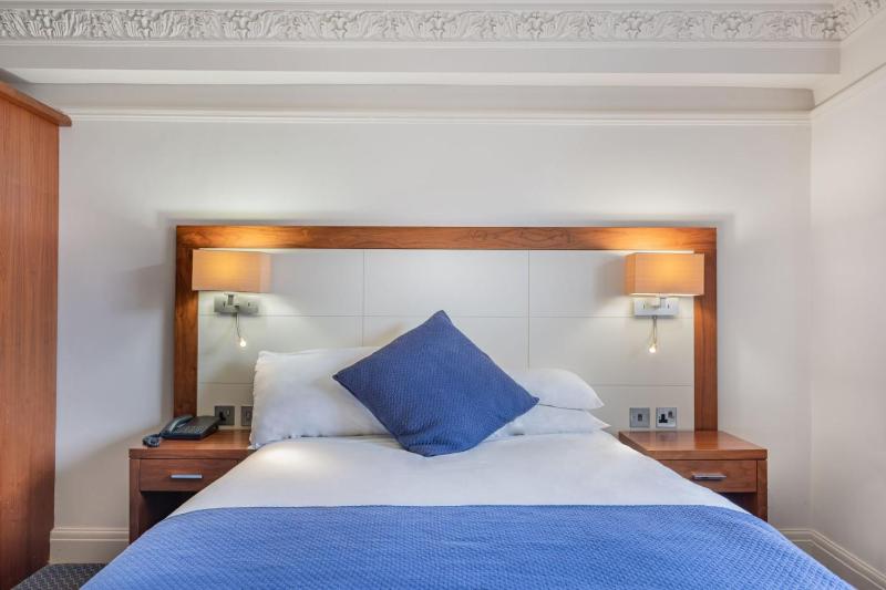 Double Room image 3