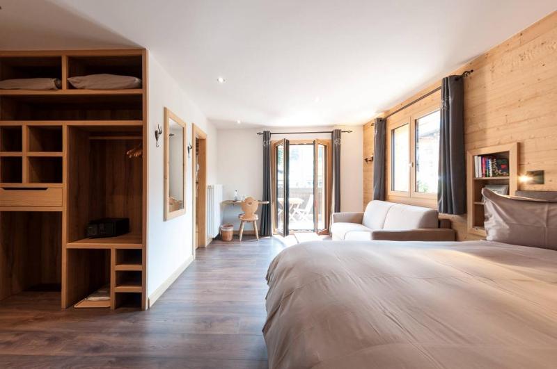Double or Twin Room with Balcony image 4