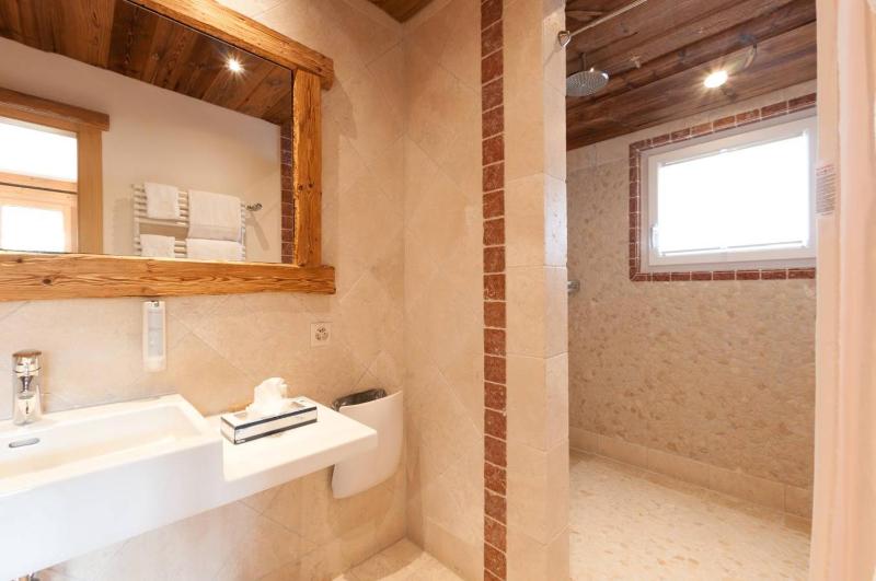 Double or Twin Room with Balcony image 3