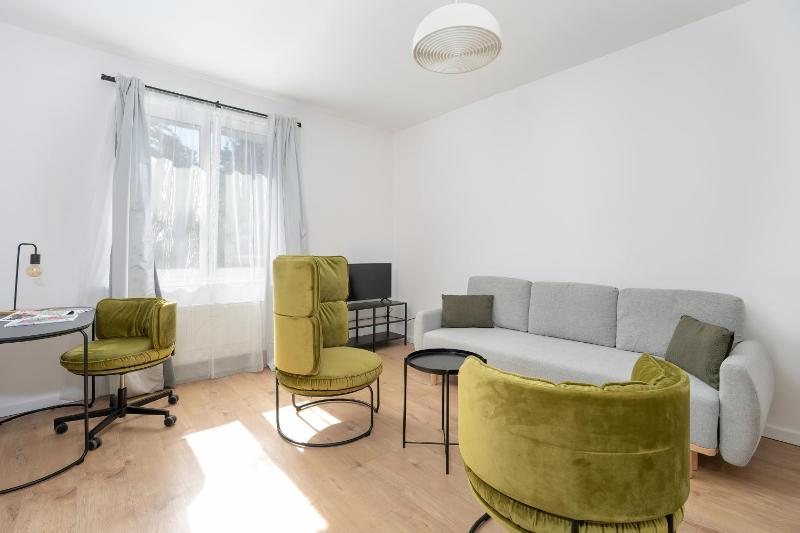 Rycerska Apartments with Parking by Noclegi Renters - image 38