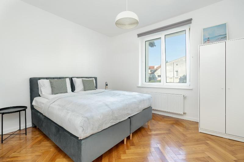 Rycerska Apartments with Parking by Noclegi Renters - image 9