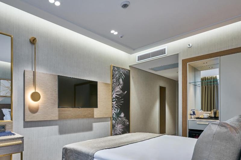 Standard Double Room image 4