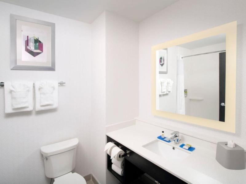 Standard King Room image 1