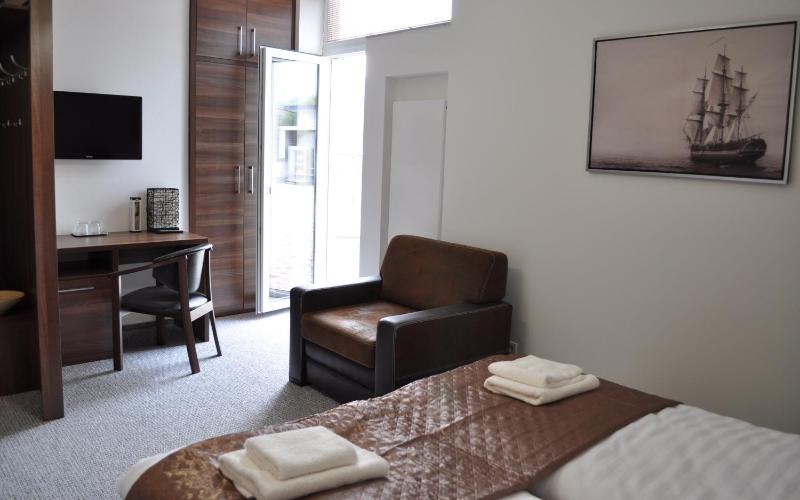 Standard Double Room image 3