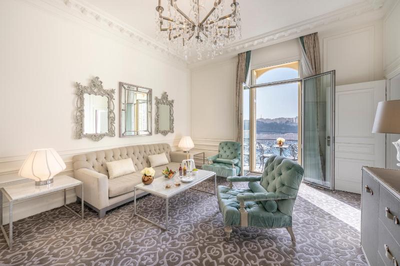 Suite with Sea View image 4