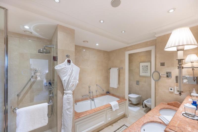 Junior Suite with Sea View image 2