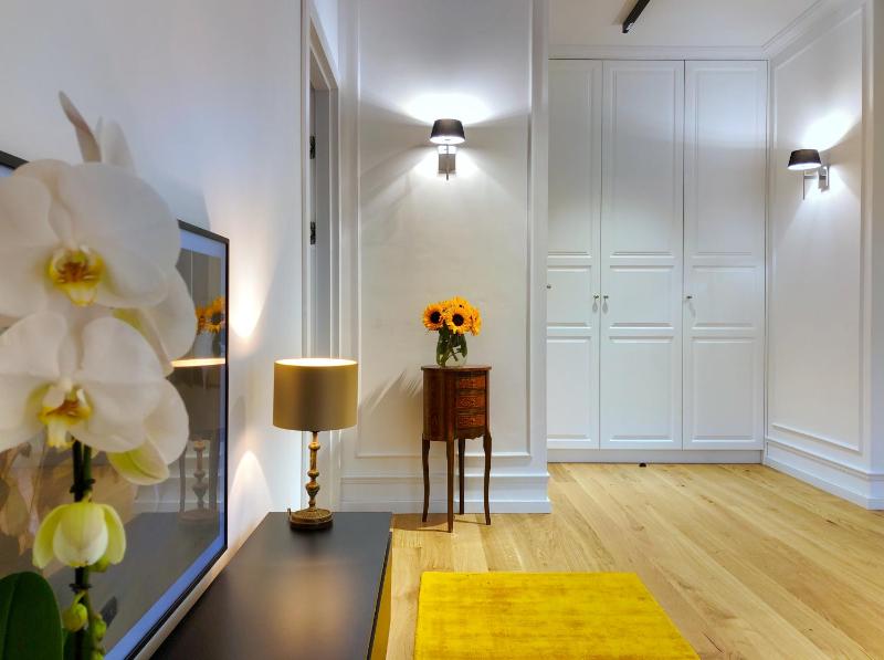 Tom Sawyer's Old Town Apartment Images