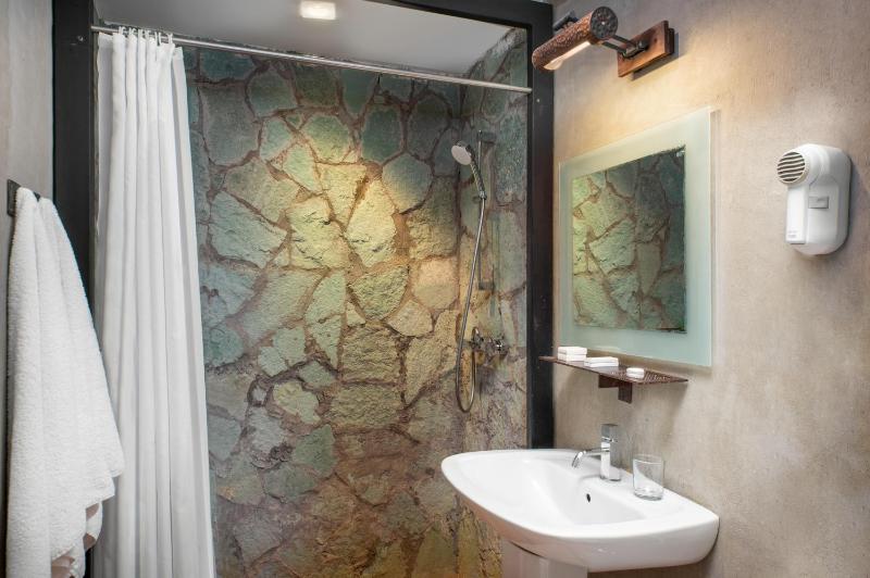 Superior Double Room image 3