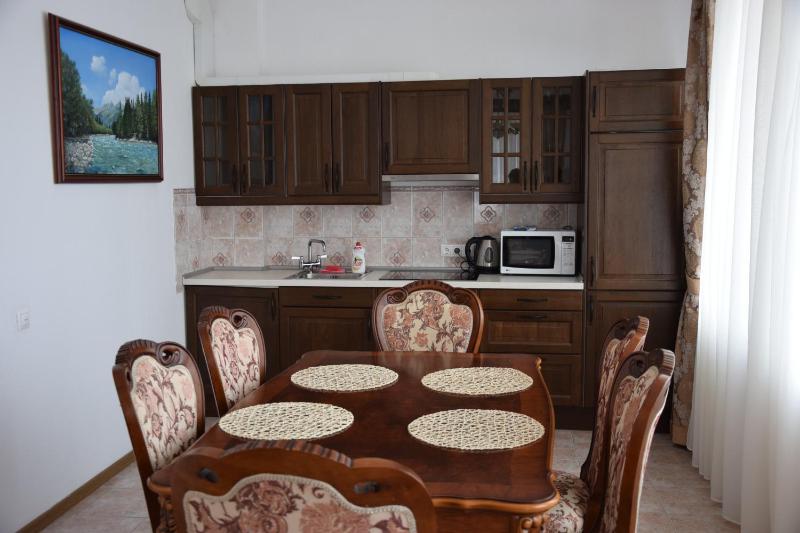 Apartment with Mountain View image 1